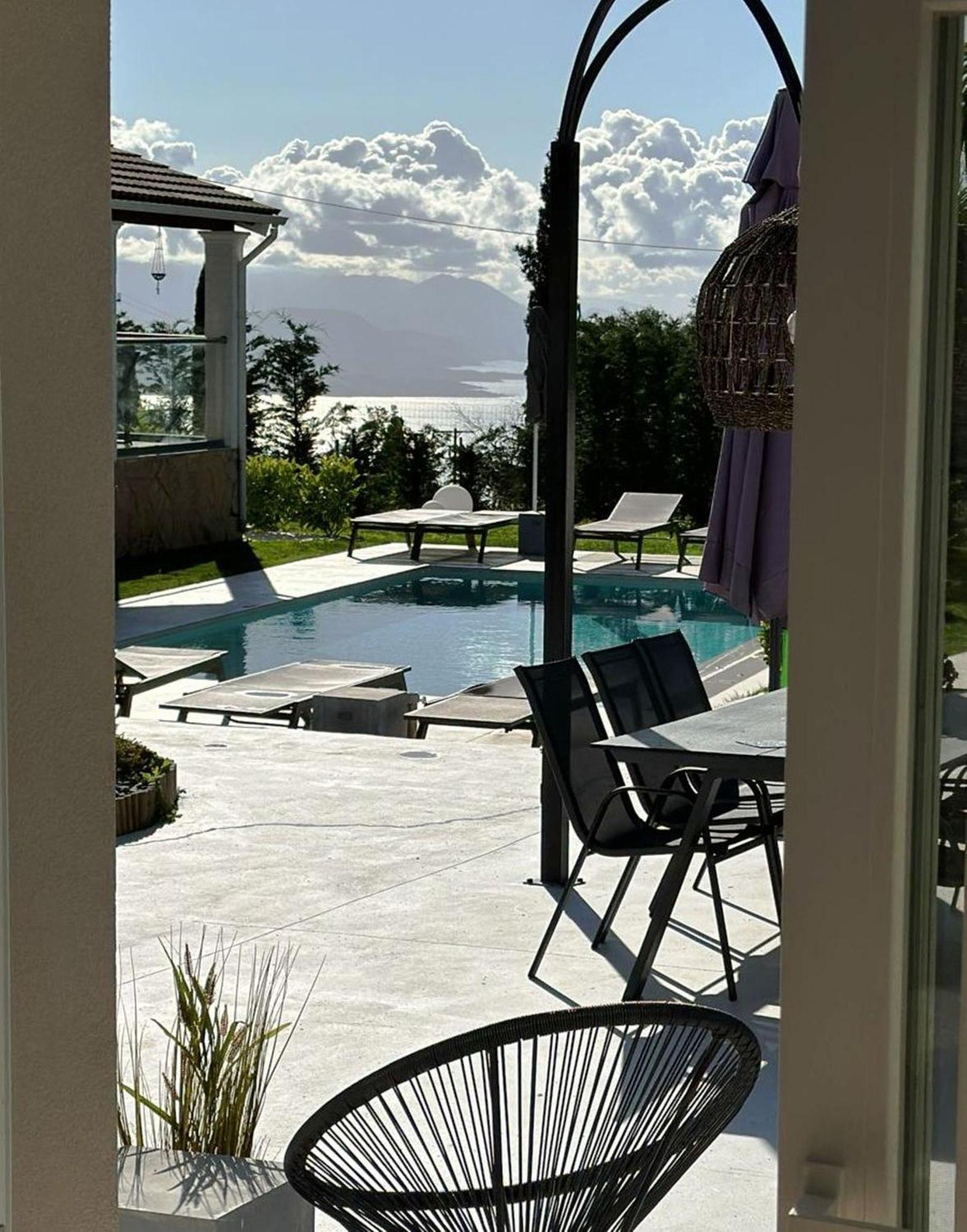 Grande Terra Villas With Swimming Pool Spartylas Exterior photo